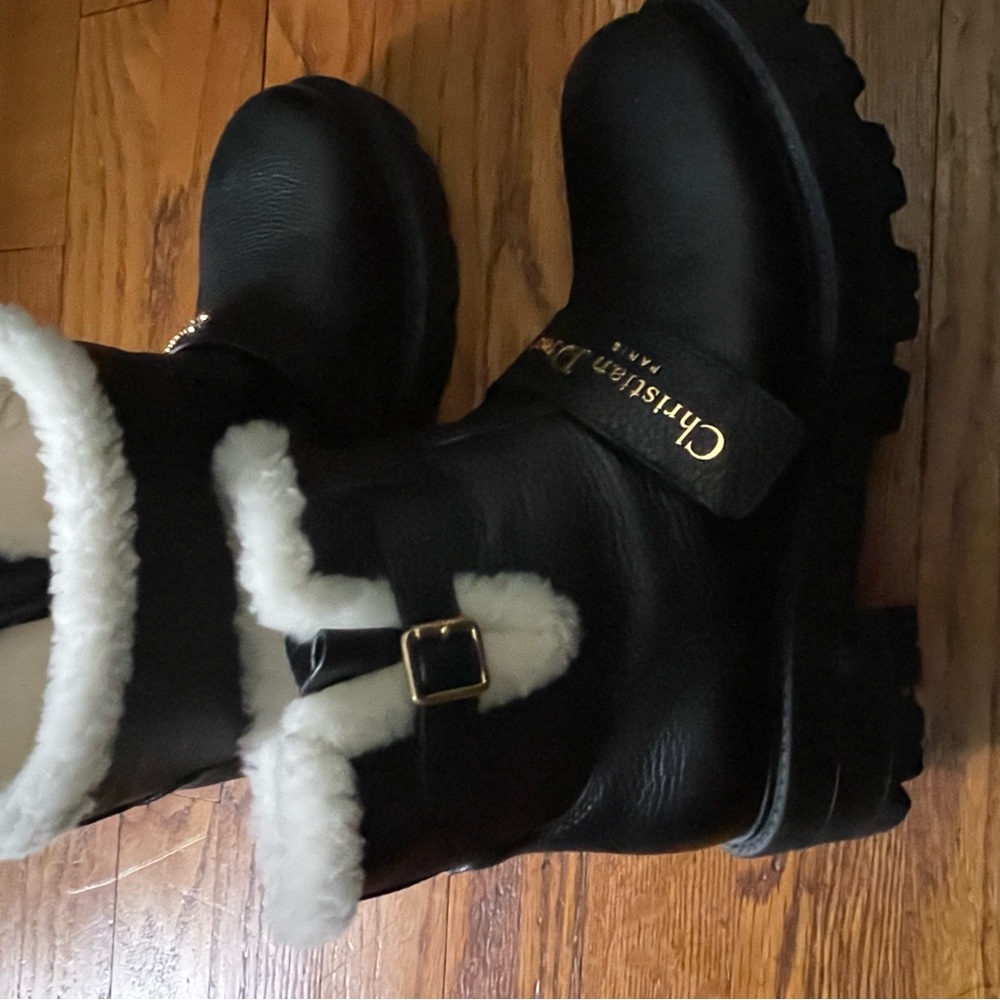 Dior Black and Cream Shearling Boots - Picture 3 of 16
